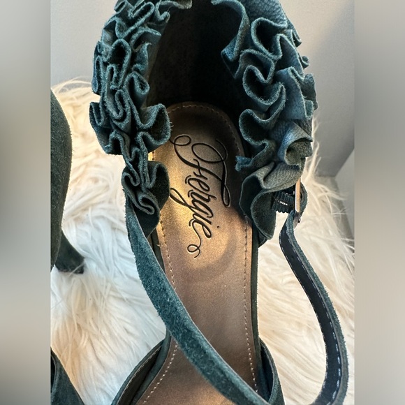 Fergie size 9 heels - Picture 2 of 2